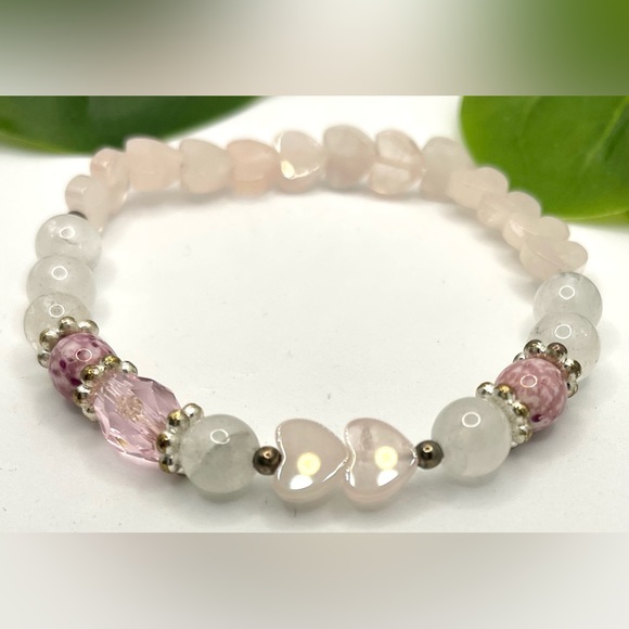 Pink dot jasper, Rose Quartz heart and round 8mm beads stretch bracelet - Picture 2 of 3